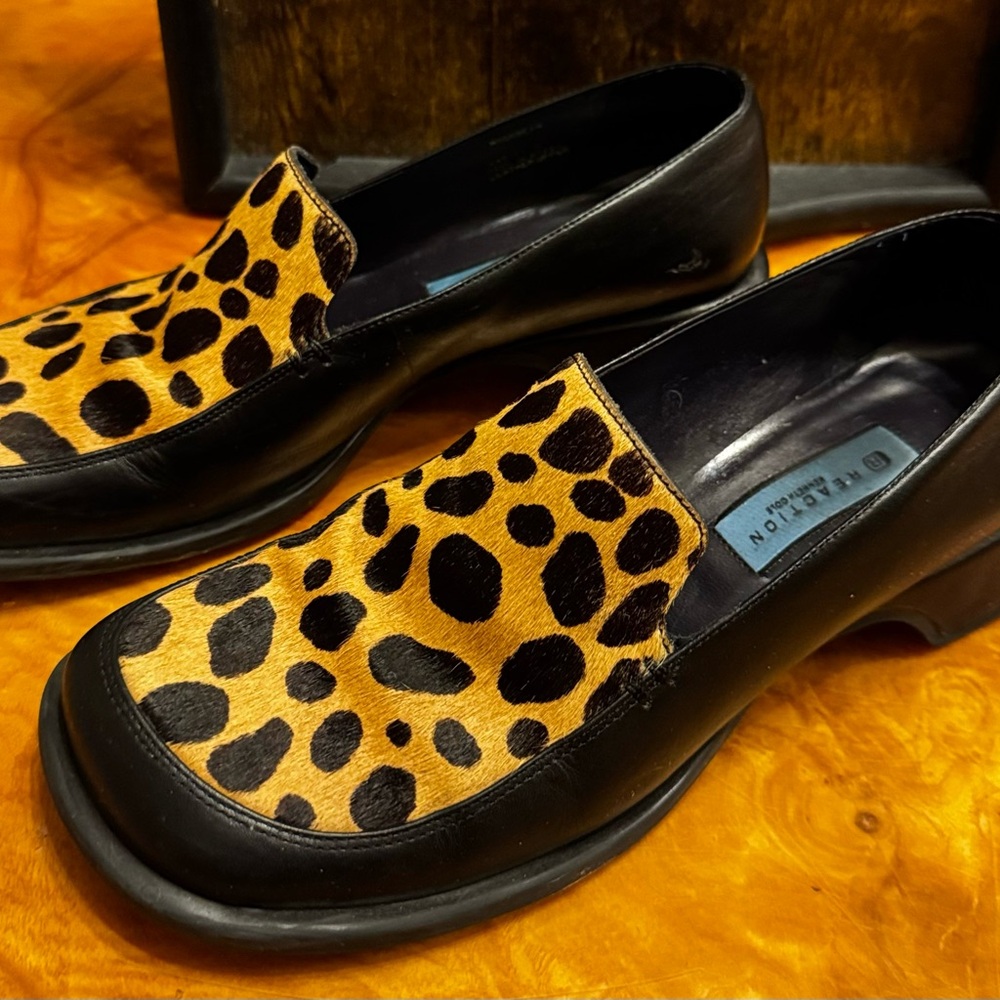 Kenneth Cole Reaction Black and Tan Leopard Flats - Picture 2 of 11